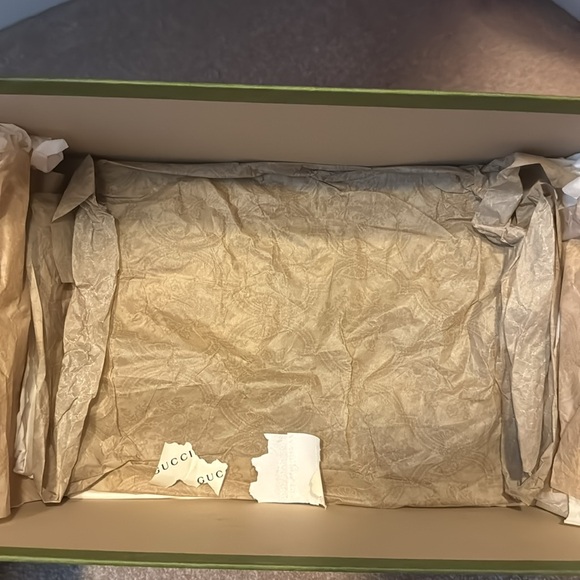 Gucci chunky b sneaker comes with box size 40 9.5 women’s - Picture 4 of 9